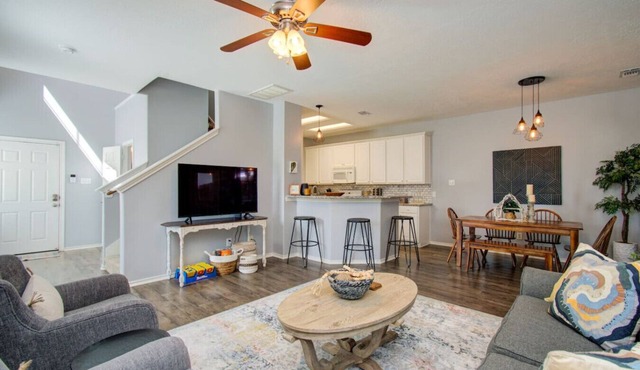 Family Home with Private Backyard and Garage!