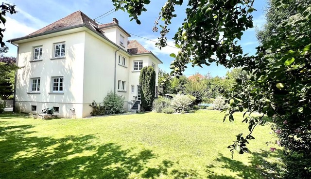 Family home with swimming pool close to Strasbourg center