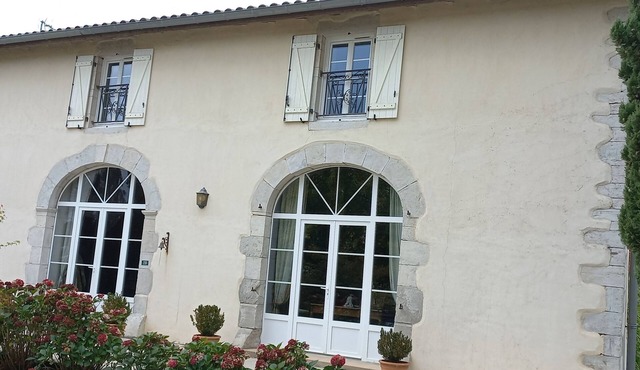 FAMILY HOME with swimming pool, 13 pers, near Basque & Landes coasts