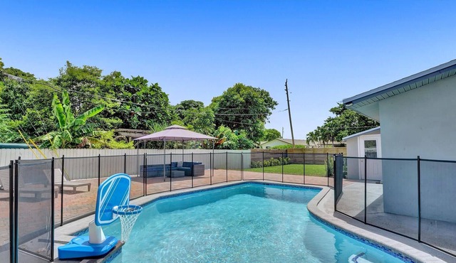 Family Home with Pool & BBQ in Pompano