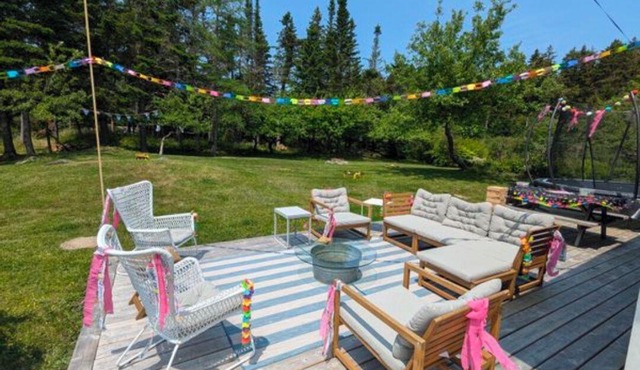 Family home with Wood Fire Sauna near the coast. Hypoallergenic pet friendly.