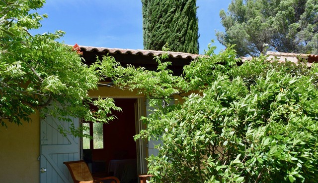 Family house, 10 mn walking distance from Lourmarin