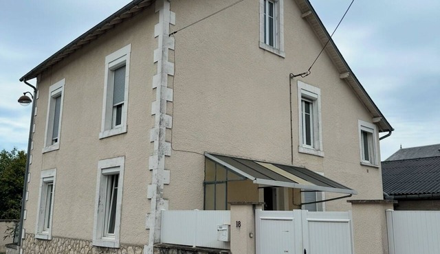 Family house, 13 beds, 3 bathrooms, 3 toilets, terrace, garden, free parking