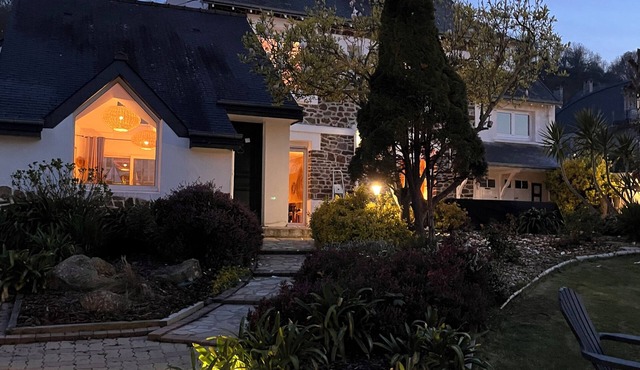 Family house 50 meters from the beach of Rosaires .Jacuzzi 6 places.