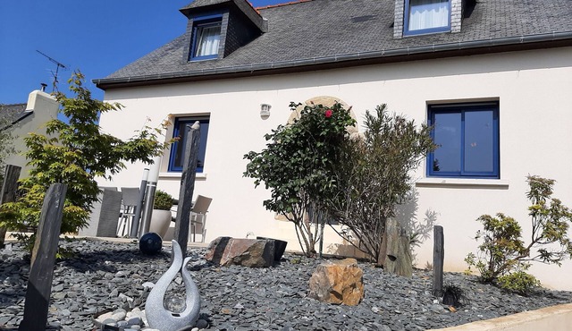 Family house 500 m from the sea