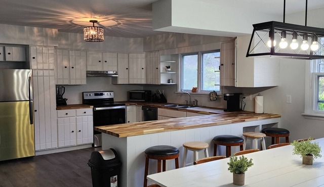 Family House - 6 Bedrooms - Seneca Lake