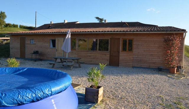 Family house 8-16 instead, peace and nature, swimming pool and park, pets