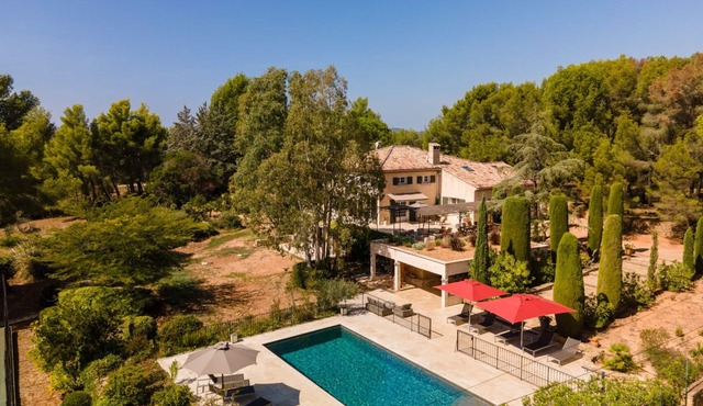 Family house 8 bedrooms sea view, exceptional site swimming pool tennis janitor