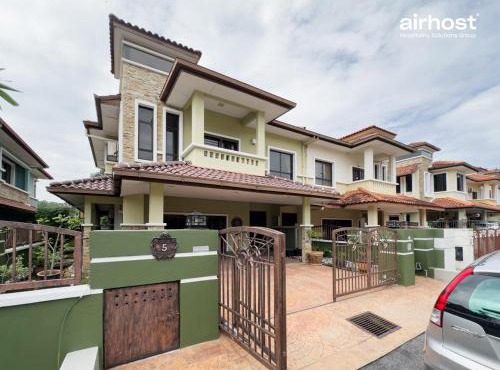 Family House at Kemensah Heights Ampang 3BR for 11pax