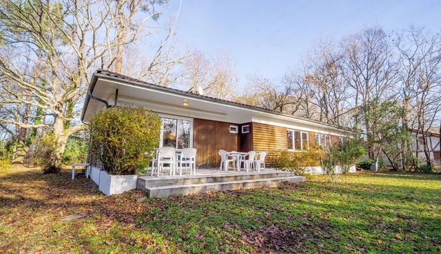 Family house by Lake Aureilhan for 10 people