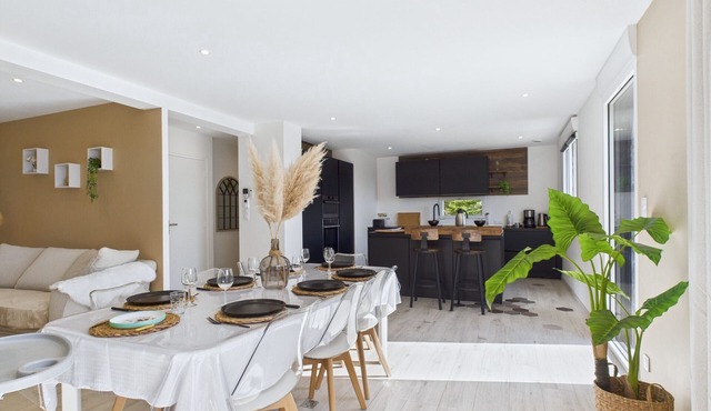 Family house for 7 people 150m from the sea