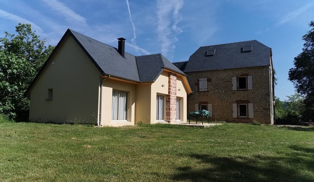 Family house with swimming pool: the haven of peace