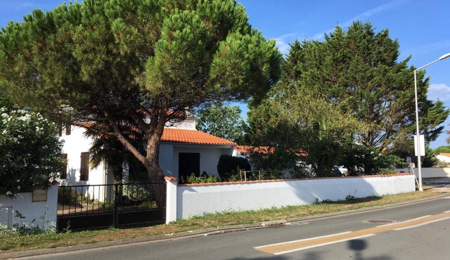 Family house with garden, 400m from the beach