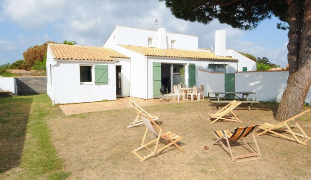 Family house located near the beach