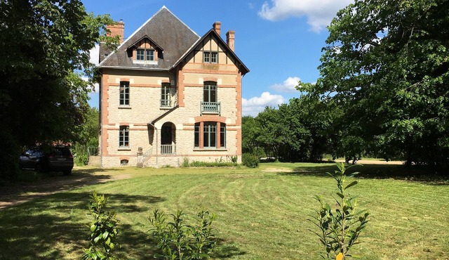 Family house with swimming pool in the heart of the "Sologne des Étangs"