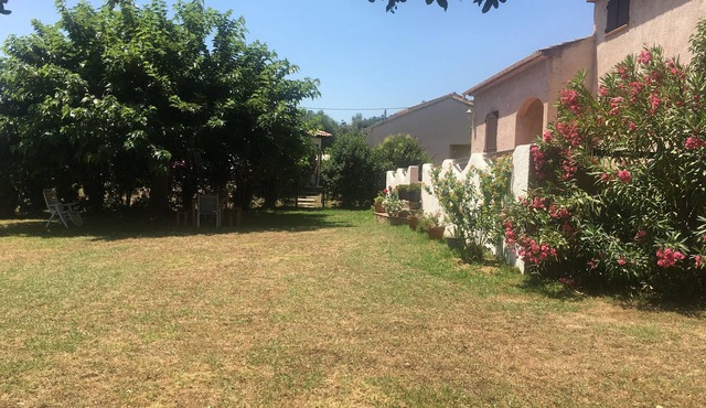 Family house between sea and mountains
