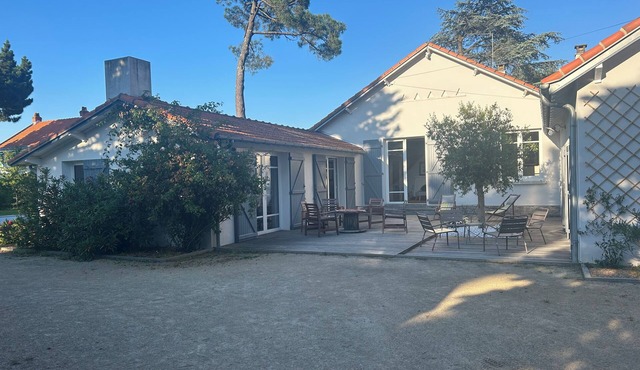 Family house in Quimiac near the beach with swimming pool