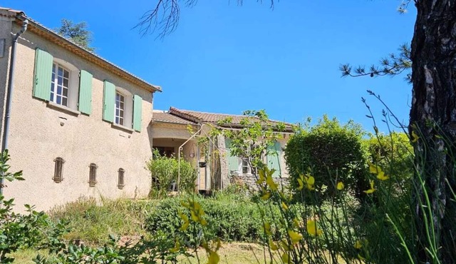 Family house in Reillanne in Luberon, quiet, sunny for your family