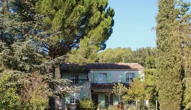 Family house in the Luberon with large garden and pool
