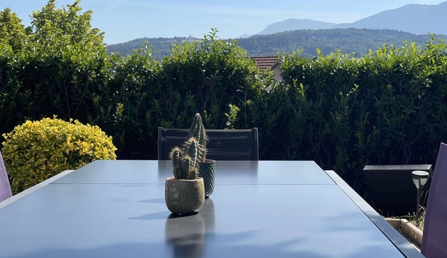 Family house near Annecy and its lake