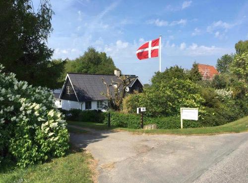 Family House Near Beach With Garden