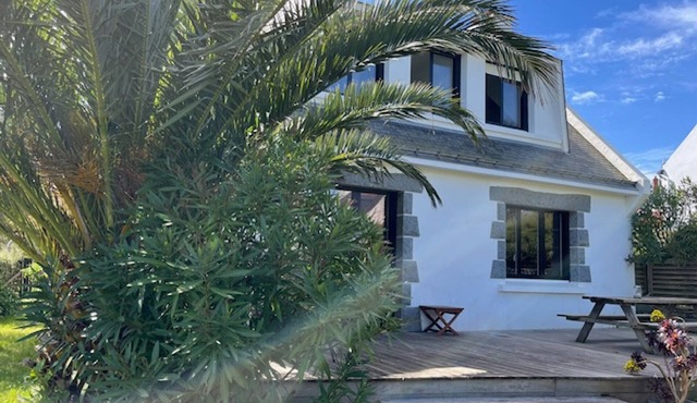 Family house near Groix beach, garden and garage