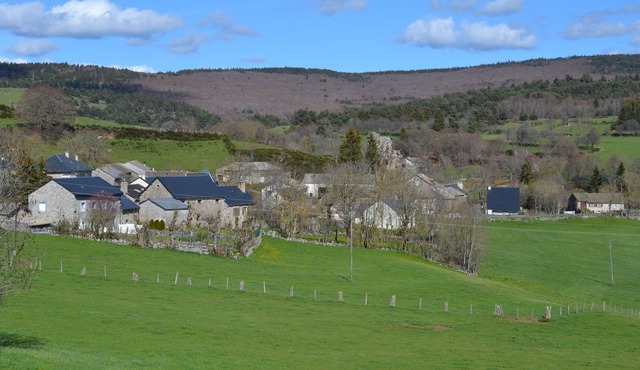 family house near highway and tourist sites