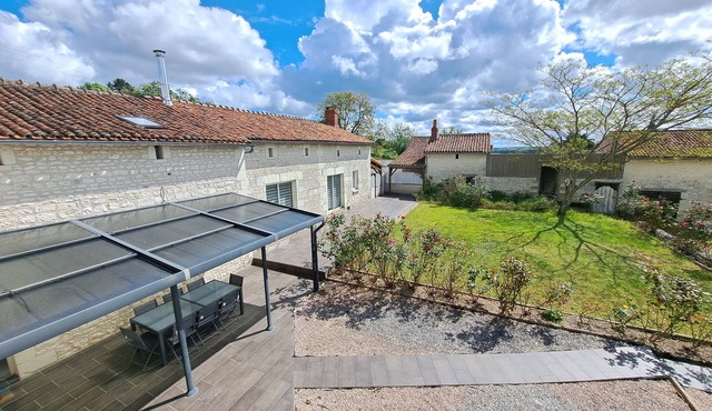 Family house near Richelieu with swimming pool 12 adults/2 babies