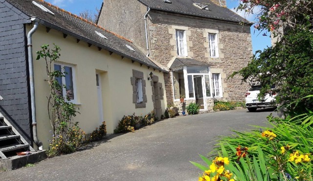 Family house near the sea port and shops with sea view