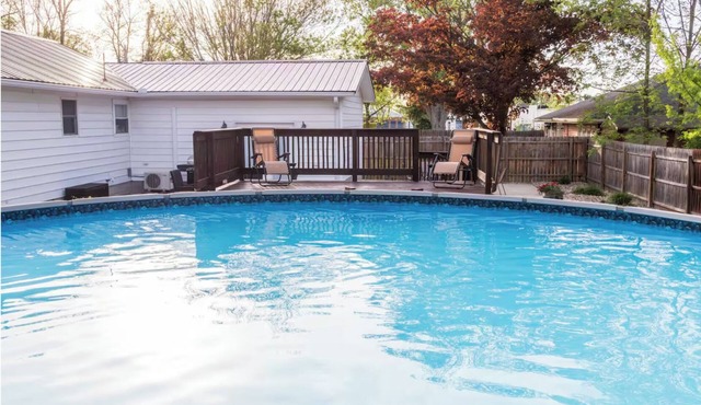 Family House: Pool, Games & Boat Parking