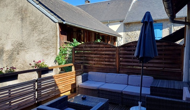 Family house sleeps 10, ski touring