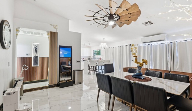 Family House/Spa/Pool Table/Mini Golf in Chandler , 5 MINUTES to INTEL !