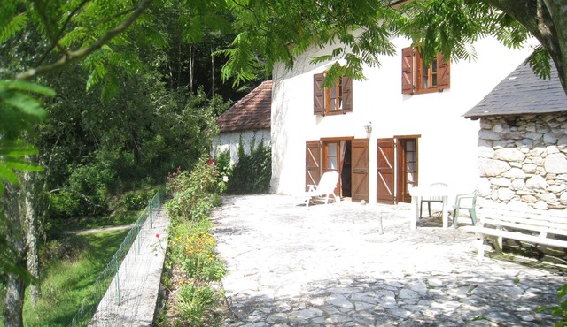 Family house surrounded by nature, facing Mont Valier