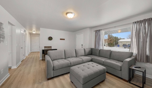 Family House - Two Living Rooms - PING PONG!