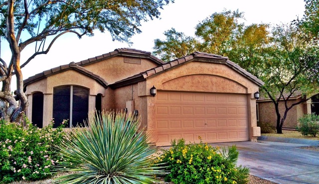 FAMILY HOUSE w POOL & HOT TUB, heating included.