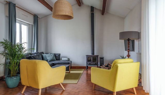 Family house with garden and terrace near Lake Joué, sleeps 8/4 bedrooms