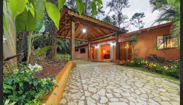 Family house with beautiful patio and BBQ. Near rivers and waterfalls. Security