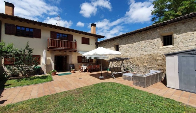 FAMILY HOUSE WITH GARDEN IN ORDUÑA, NEAR THE NATURAL PARK OF GORBEA