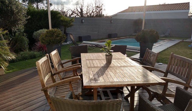 Family house with heated pool