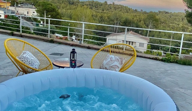 Family house with mountain views. 35" from Barcelona! (Suitable for pets)