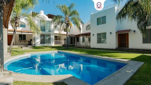 Family House with Pool and Jacuzzi in Morelos