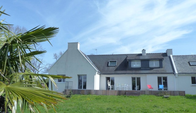Family house with sauna, close to the sea
