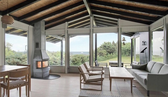Family house with sea view by Lynæs beach