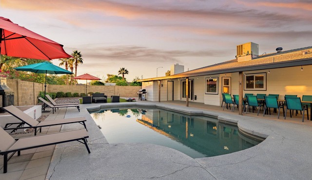 Family HQ: 4BR/2BA Sleeps 16 + Free Heated Pool