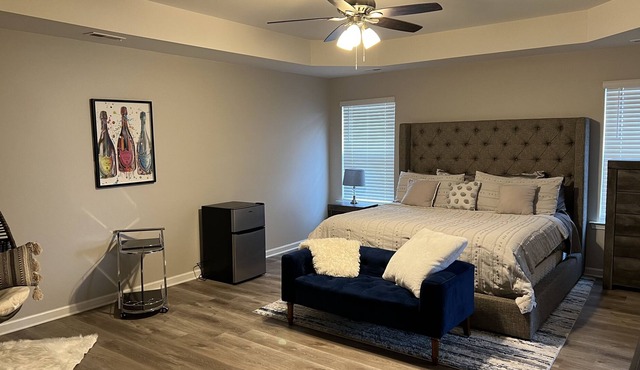 Family/ kids, pet friendly, 20 minutes from downtown, 28 minutes from buckhead.