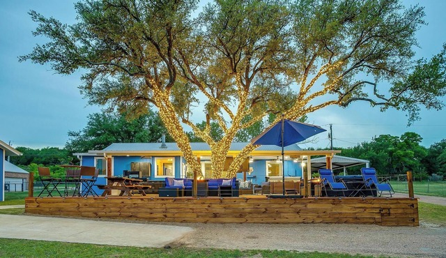 Family Lake Front Living
