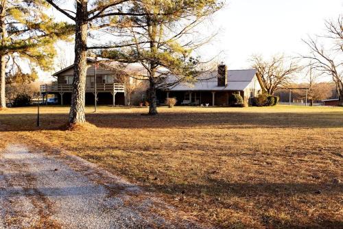 Family Lake Glamping for an Outdoor Adventure in Tupelo, Mississippi