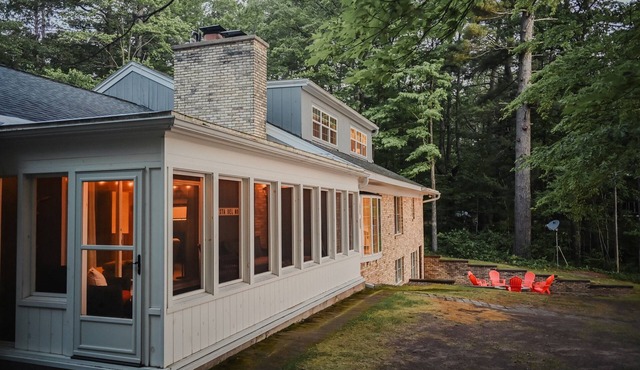 Family Lake House, 2 Docks 5BR 3.5BA (7 Beds)