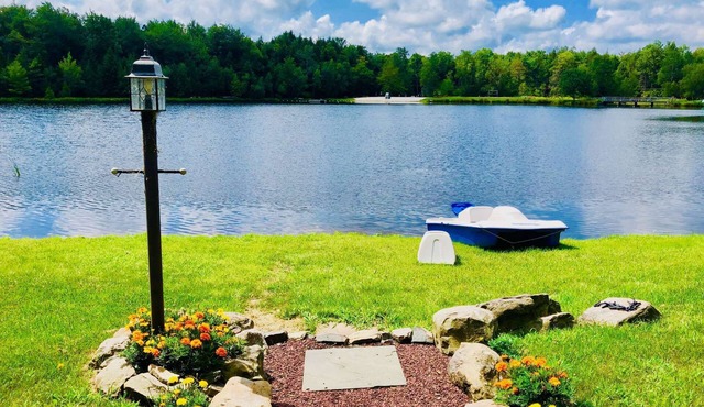 ⛷️⛱️⛰️Family Lake Home❤️3BR★HotTub★Fireplace★Games★Boat/Fish★Dogs+
