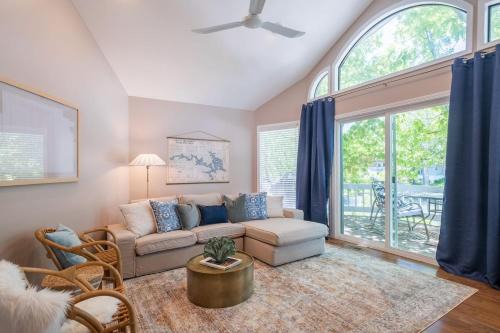 Family Lake House In Quiet Cove 45